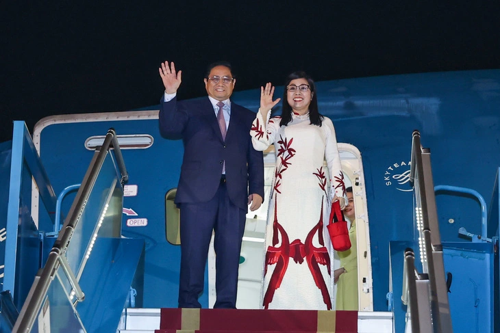 Thủ tướng Phạm Minh Chính và phu nhân lên đường sang châu Âu